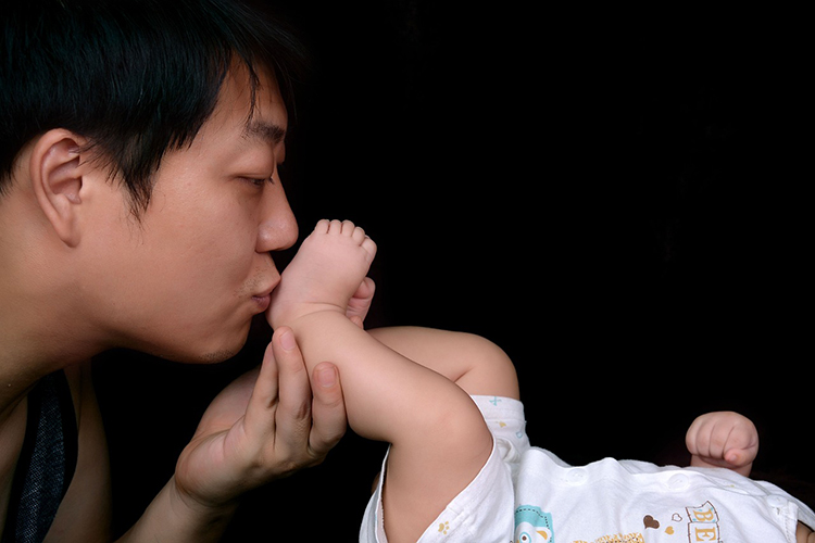 新宝恩：突破年龄局限，泰国试管婴儿高龄男性的应对策略